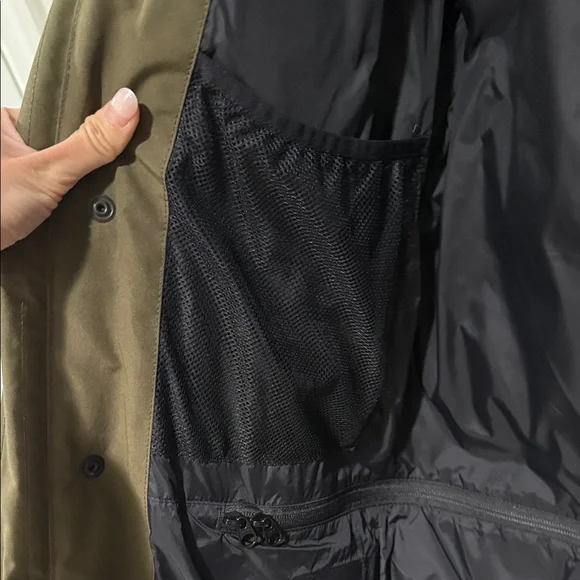 Canada Goose Men’s Military Green Puffer Jacket with Fur Hood - Picture 12 of 14